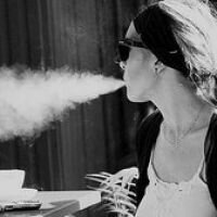 Куріння губить красу жіночих грудей