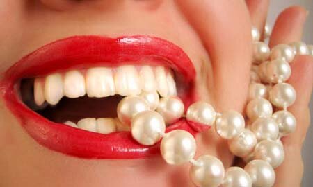 Білосніжні зуби без походу до стоматолога