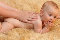 Значення масажу і гімнастики для немовляти