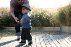 Як навчити дитину ходити