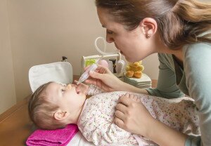 Нежить у немовляти: як полегшити симптоми?